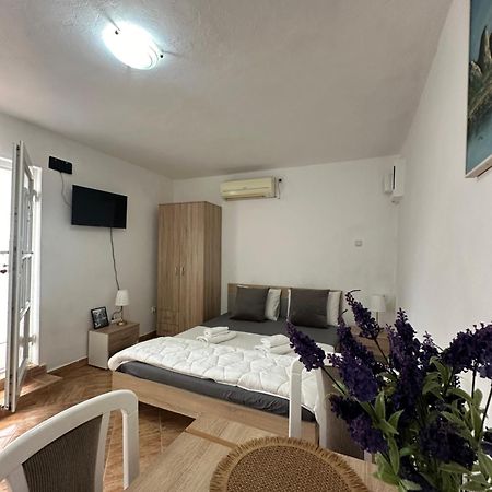 Apartman Nina Risan Exteriör bild