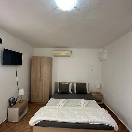 Apartman Nina Risan Exteriör bild