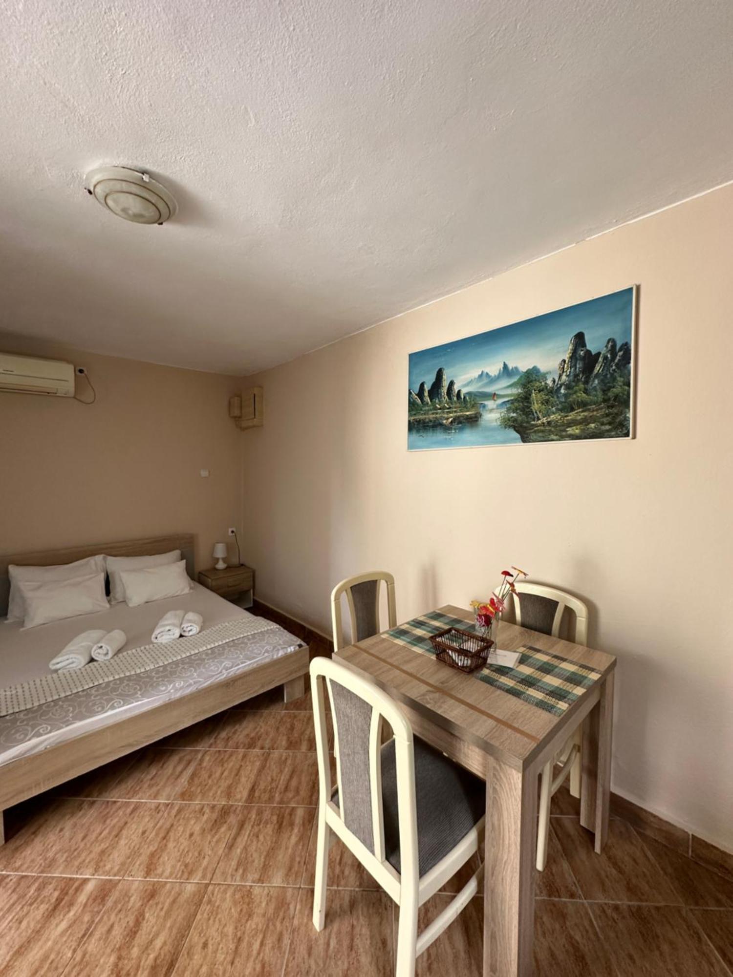 Apartman Nina Risan Exteriör bild