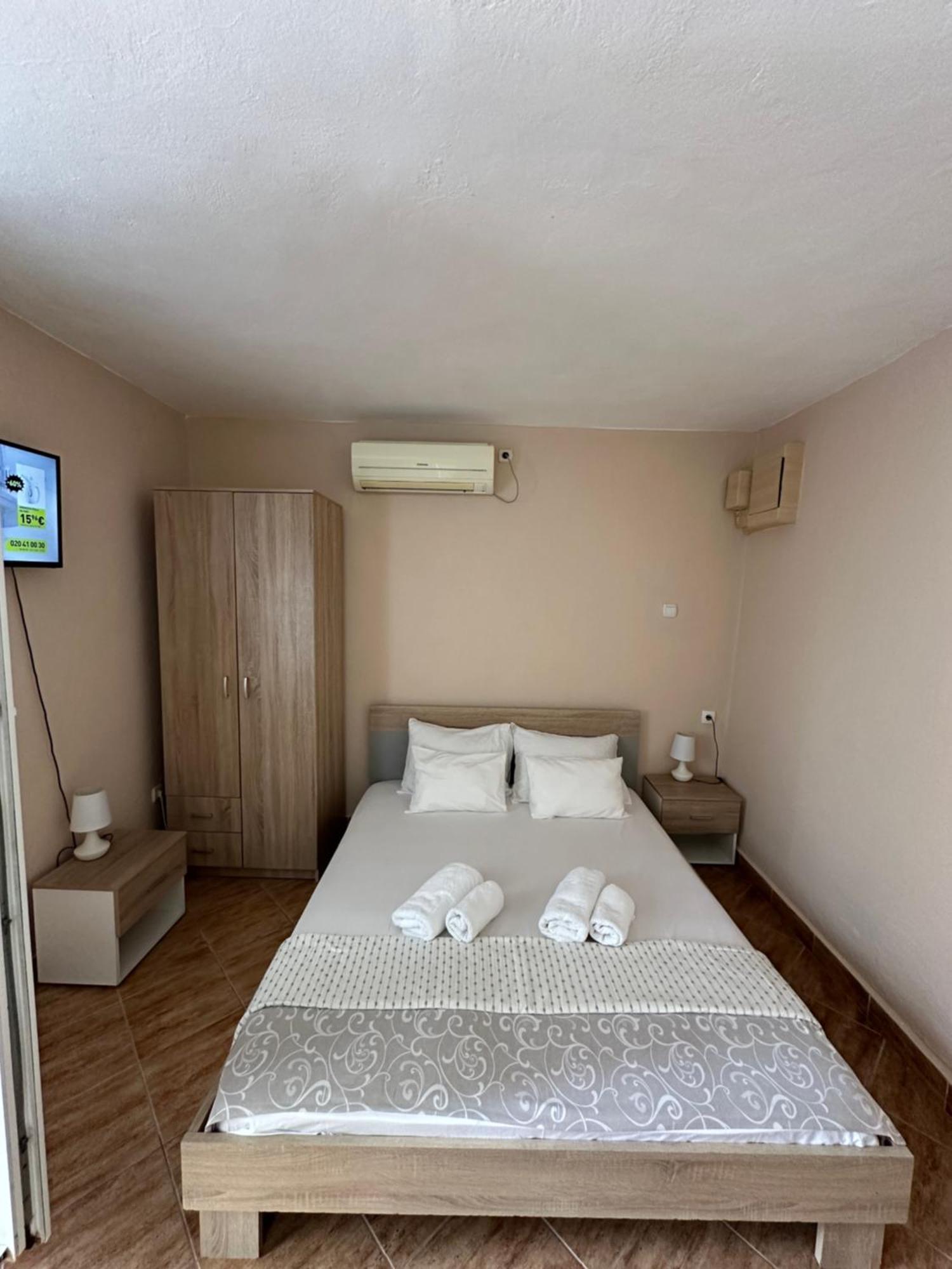 Apartman Nina Risan Exteriör bild