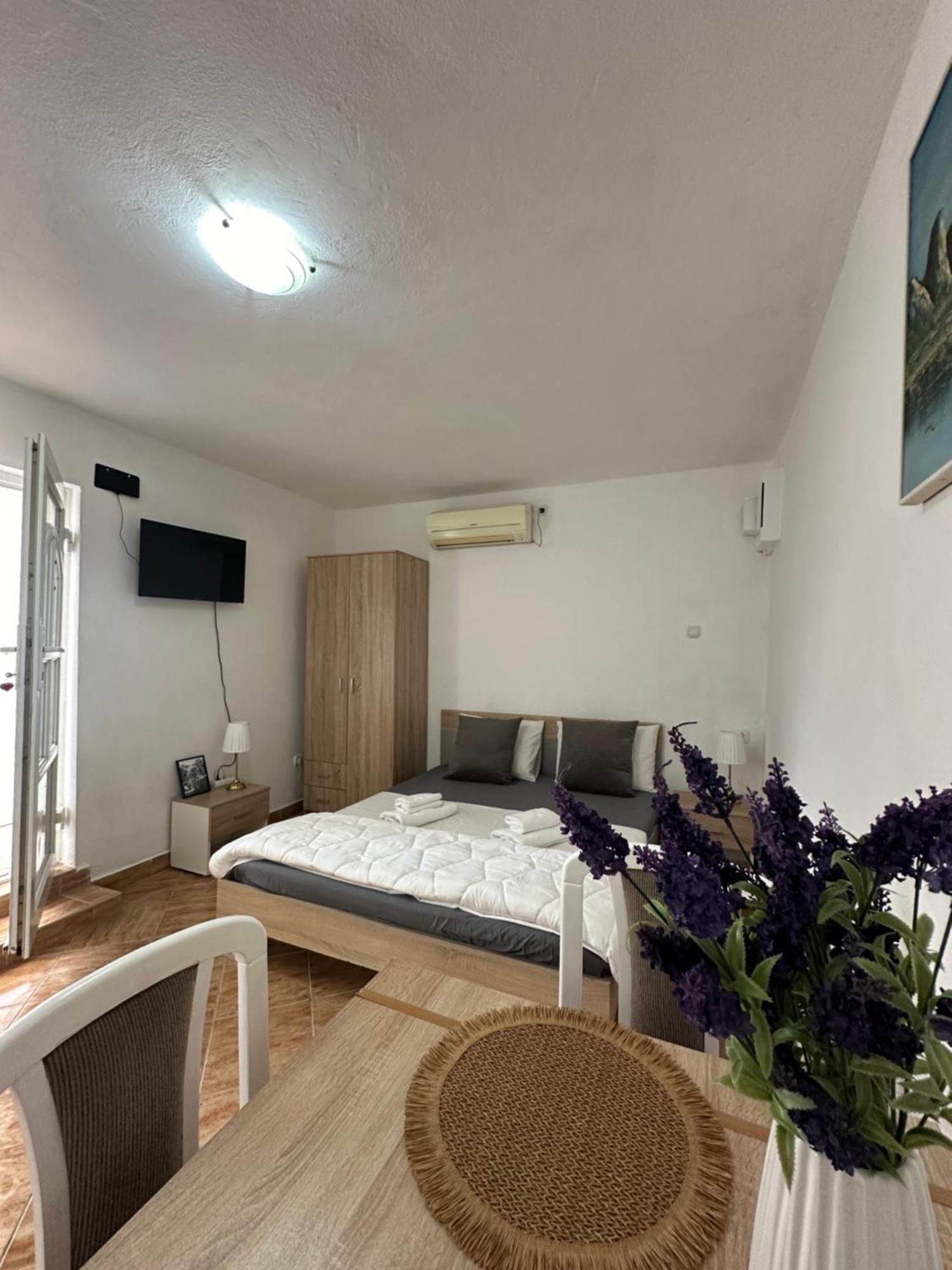 Apartman Nina Risan Exteriör bild