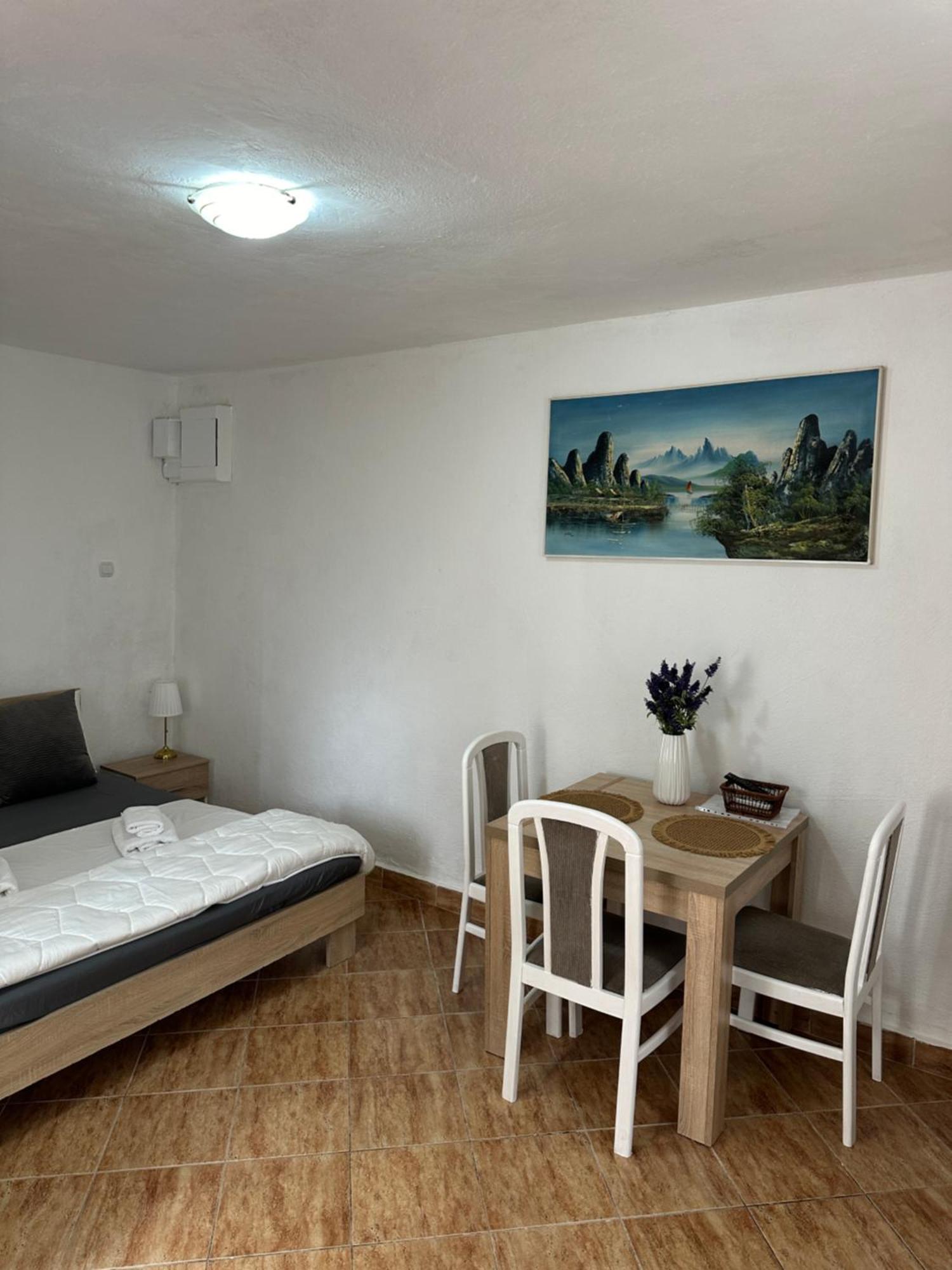 Apartman Nina Risan Exteriör bild