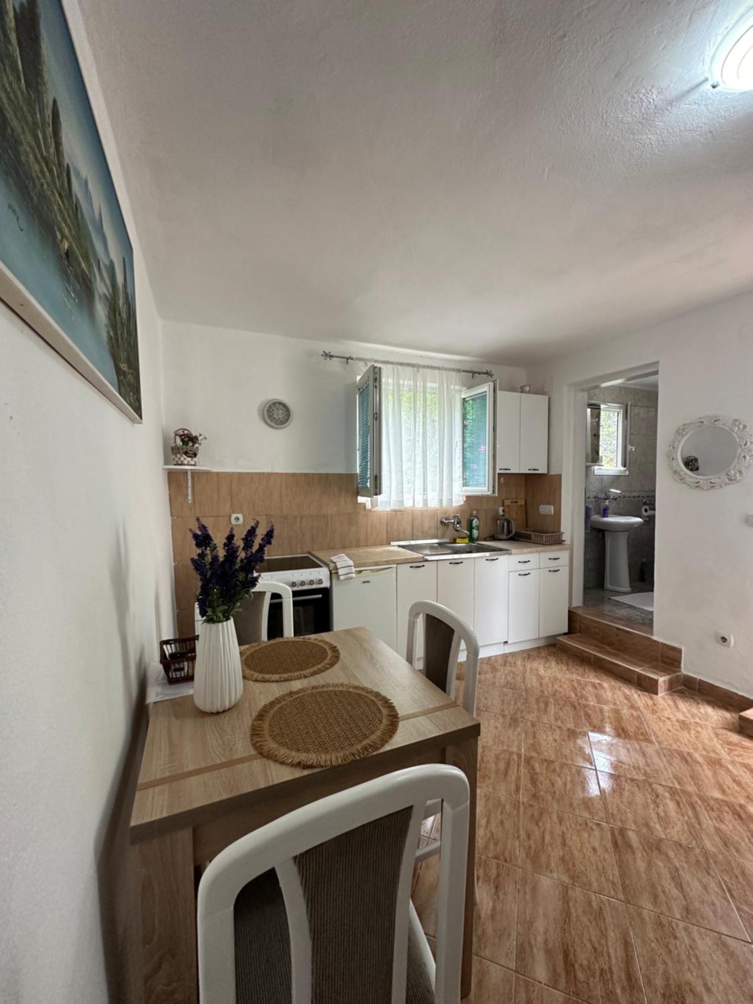 Apartman Nina Risan Exteriör bild