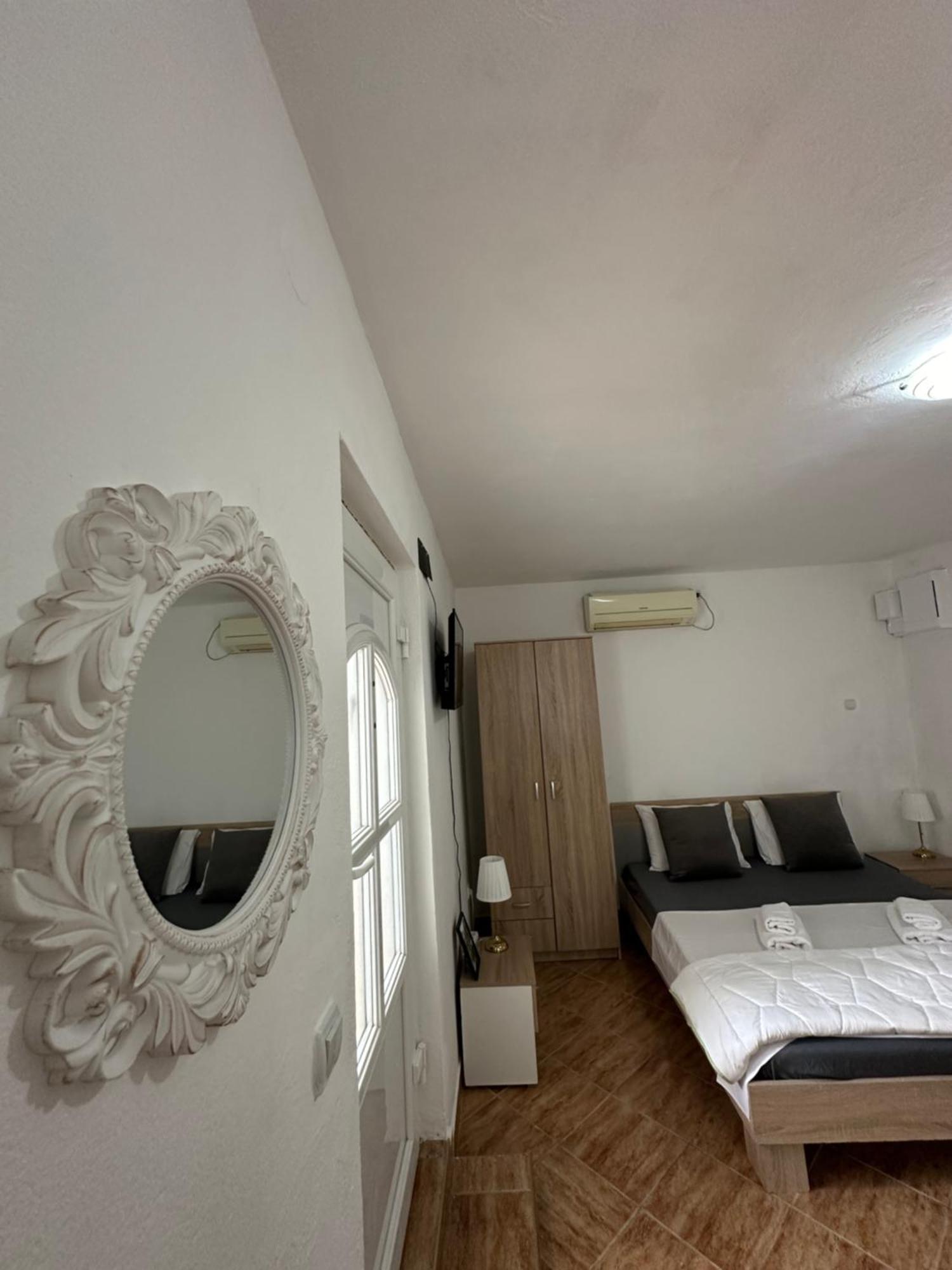 Apartman Nina Risan Exteriör bild