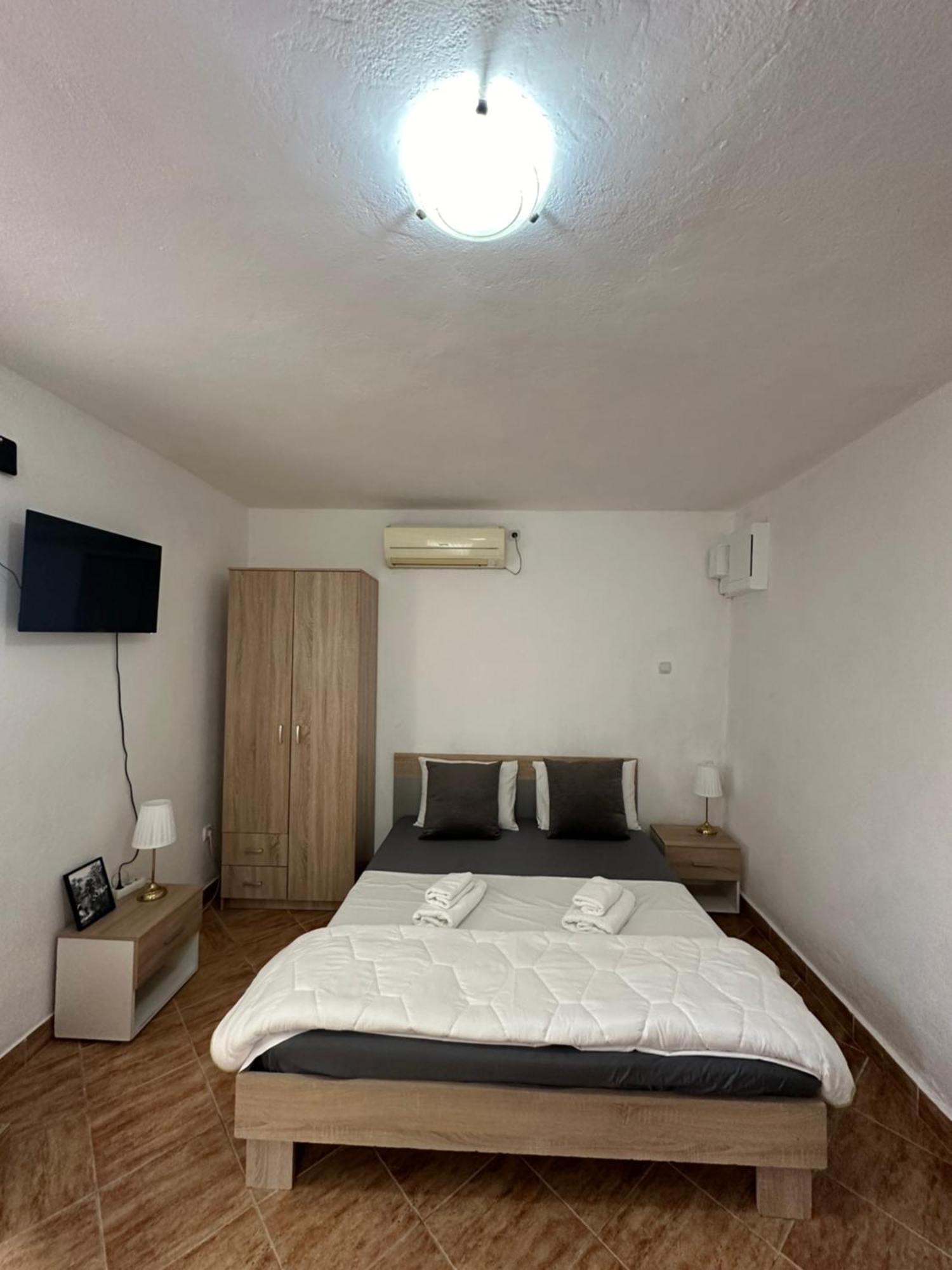 Apartman Nina Risan Exteriör bild